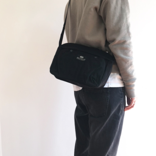 Bag 'n' Noun - Ultra Light Pochette M in Black