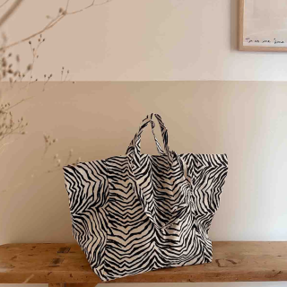 Rose in April - Elisa Tote Bag: Zebrou Greige