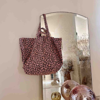 Rose in April - Elisa Tote Bag: Graou Strawberry