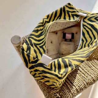 Rose in April - Vic Toiletry Bag: Zebrou Bambou