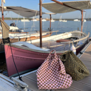 Rose in April - Elisa Tote Bag: Damier Strawberry