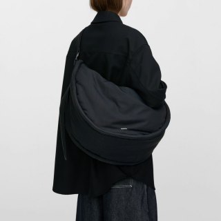 Sandqvist - CURVE Crossbody Round Large: Black