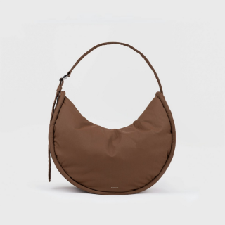 Sandqvist - CURVE Crossbody Round Large: Dark Taupe