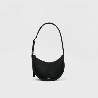 Sandqvist - CURVE Half Moon Bag Mini: Black