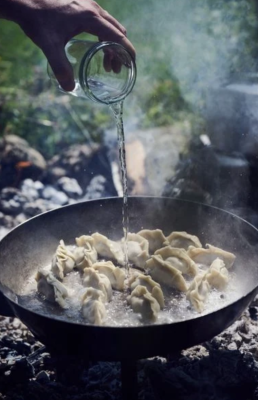 Feuerduft: Gemeinsam kochen über Flamme, Glut und Rauch
