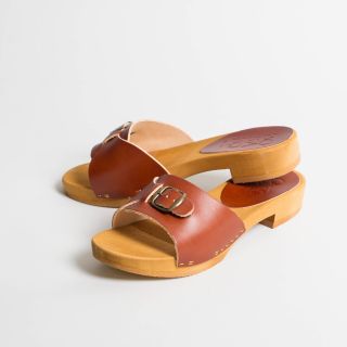 BOSABO Flexi Wooden Sole - Low Heeled Dide Sandals Cognac