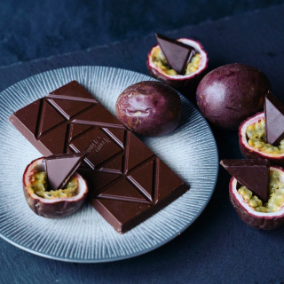 Choba Choba Passion Fruit: Pure Dark Swiss Chocolate with 71% Cacao and Passion Fruit