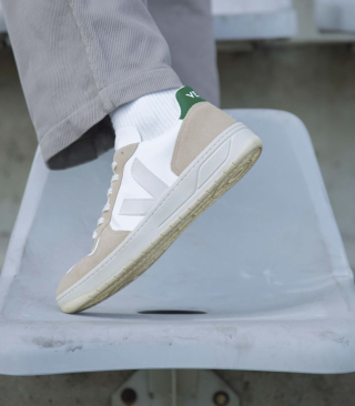 VEJA V-10 Chromefree Leather White Sahara Emeraude Sneakers - Mens 