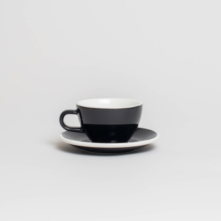 ACME Classic Cup Medium Penguin Black