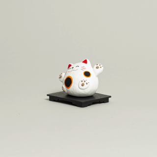 Maneki Neko Cat Round 