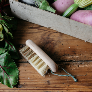 Andrér Jardin Hard and Soft Bristle Vegetable Brush Beech Wood